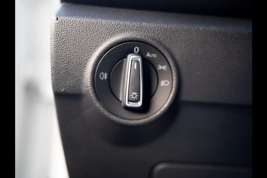 Volkswagen T-Roc 1.5 TSI 150Pk DSG Sport | Camera | Trekhaak afnb. | Leder | Stoelverw. | Side Assist | Prijs Rijklaar!!