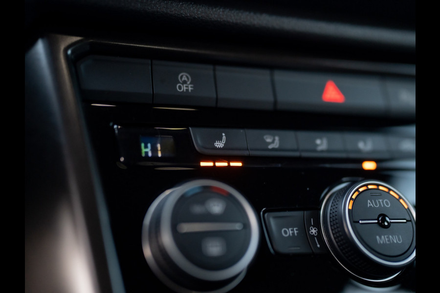 Volkswagen T-Roc 1.5 TSI 150Pk DSG Sport | Camera | Trekhaak afnb. | Leder | Stoelverw. | Side Assist | Prijs Rijklaar!!