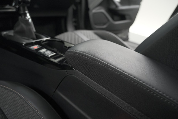 Peugeot 2008 PureTech 100 Allure | Camera | Navigatie | Parkeersensoren | Apple Carplay