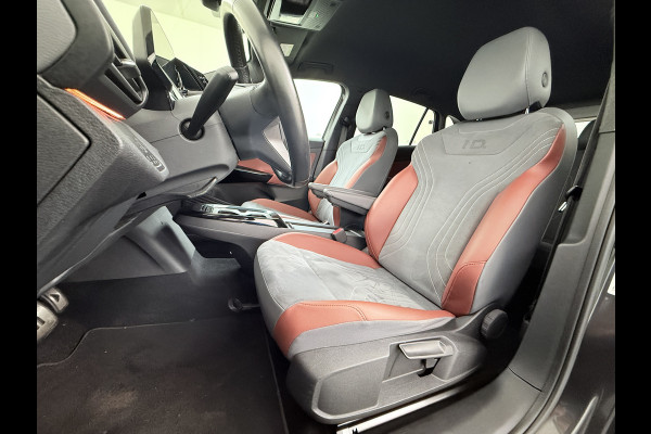 Volkswagen ID.4 Max 77kWh W-pomp Trekhaak Camera Lmv 20" Adap.Cruise + stop&go Apple Carplay Android Auto Navi Ecc Pdc SOH 92% Led Privacy Glas DAB File assistent Matrix Led Keyless Origineel Nederlandse Auto