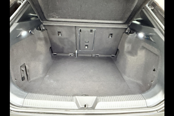 Volkswagen ID.4 Max 77kWh W-pomp Trekhaak Camera Lmv 20" Adap.Cruise + stop&go Apple Carplay Android Auto Navi Ecc Pdc SOH 92% Led Privacy Glas DAB File assistent Matrix Led Keyless Origineel Nederlandse Auto