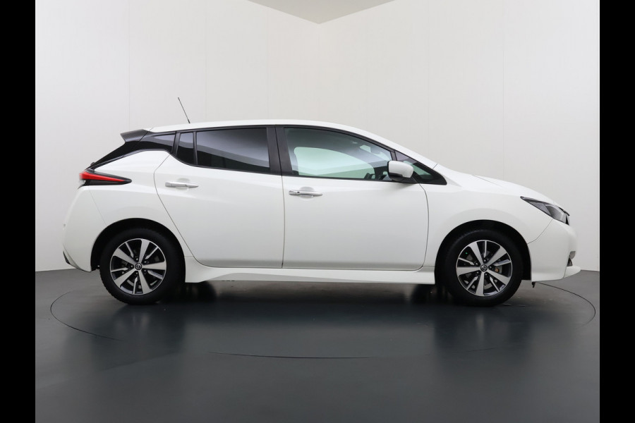 Nissan Leaf Acenta 40kWh Navi Camera Adap.Cruise Apple Carplay Android Ecc SOH 88% DAB Stuur-Stoel-Achterbankverwarming Lmv Privacy Glas Rijstrooksensor Origineel Nederlandse Auto 1e Eigenaar