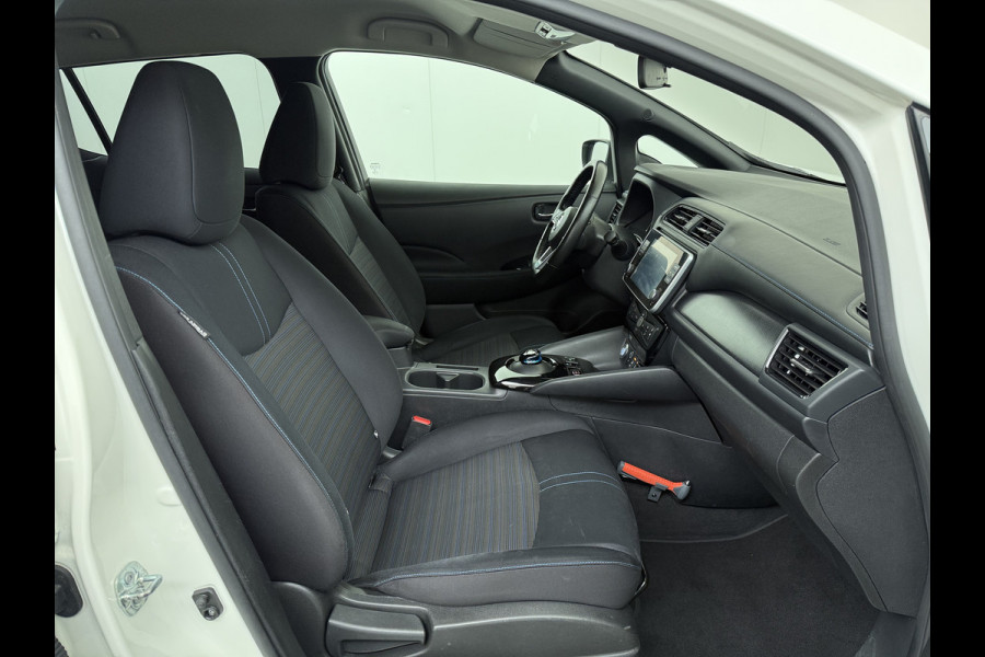 Nissan Leaf Acenta 40kWh Navi Camera Adap.Cruise Apple Carplay Android Ecc SOH 88% DAB Stuur-Stoel-Achterbankverwarming Lmv Privacy Glas Rijstrooksensor Origineel Nederlandse Auto 1e Eigenaar