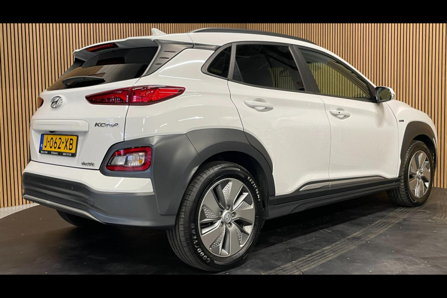 Hyundai Kona EV Fashion 64 kWh|FACELIFT|3-FASE|LEDER|DAKJE|HEAD-UP|ACC|CAMERA|CARPLAY|NAVI|NL- AUTO|NAP|INCL. BTW|1e EIG.|