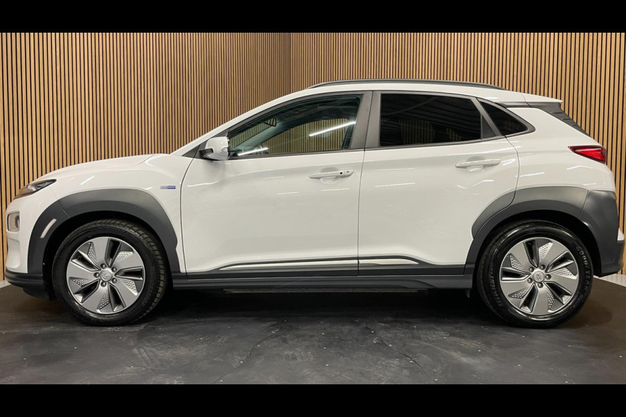 Hyundai Kona EV Fashion 64 kWh|FACELIFT|3-FASE|LEDER|DAKJE|HEAD-UP|ACC|CAMERA|CARPLAY|NAVI|NL- AUTO|NAP|INCL. BTW|1e EIG.|