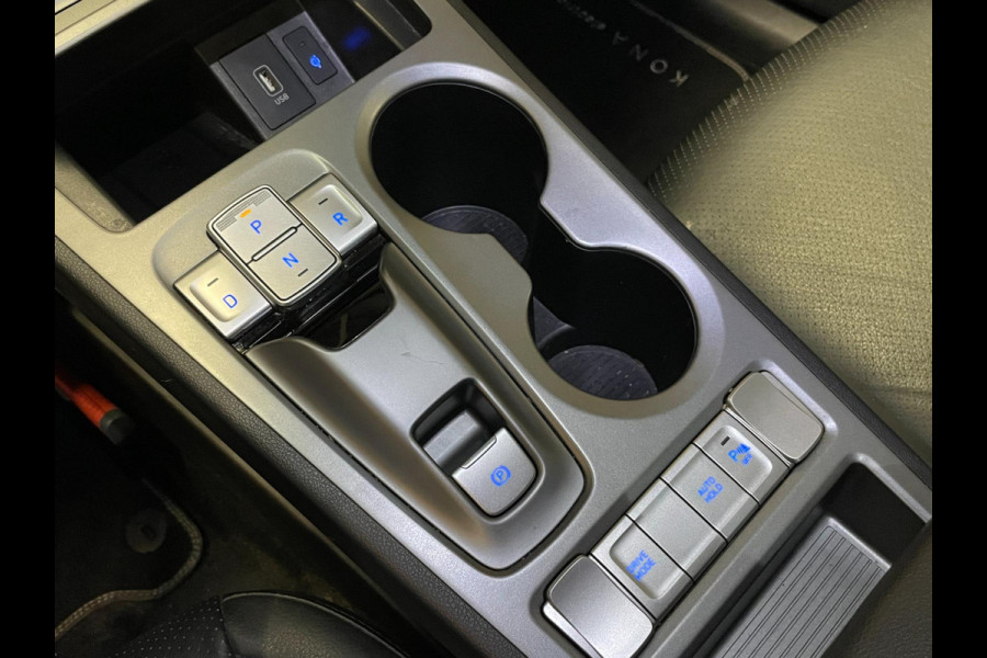 Hyundai Kona EV Fashion 64 kWh|FACELIFT|3-FASE|LEDER|DAKJE|HEAD-UP|ACC|CAMERA|CARPLAY|NAVI|NL- AUTO|NAP|INCL. BTW|1e EIG.|