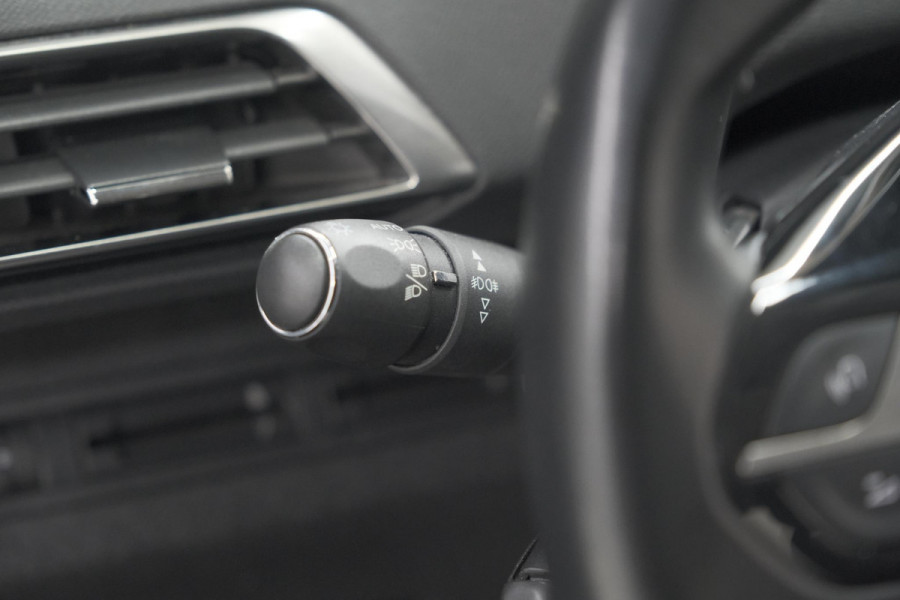 Peugeot 3008 PureTech 130 EAT8 GT Line | Trekhaak | Camera | Navigatie | Apple Carplay | Parkeersensoren