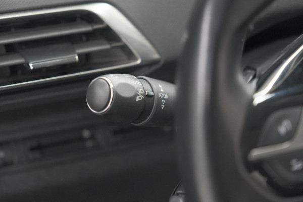 Peugeot 3008 PureTech 130 EAT8 GT Line | Trekhaak | Camera | Navigatie | Apple Carplay | Parkeersensoren