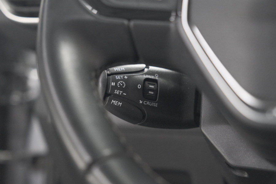 Peugeot 3008 PureTech 130 EAT8 GT Line | Trekhaak | Camera | Navigatie | Apple Carplay | Parkeersensoren