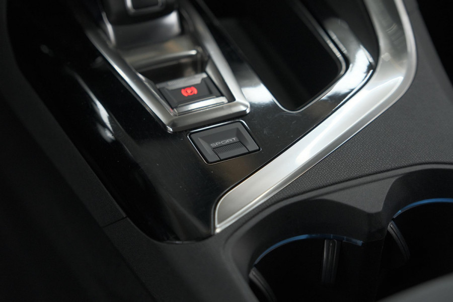 Peugeot 3008 PureTech 130 EAT8 GT Line | Trekhaak | Camera | Navigatie | Apple Carplay | Parkeersensoren