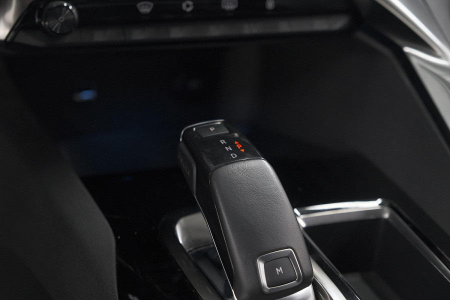 Peugeot 3008 PureTech 130 EAT8 GT Line | Trekhaak | Camera | Navigatie | Apple Carplay | Parkeersensoren