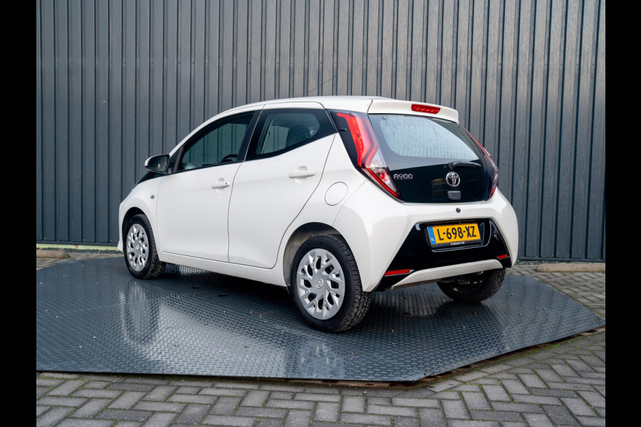 Toyota Aygo 1.0 VVT-i x-play | Camera | Prijs Rijklaar!!