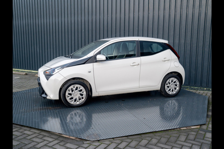 Toyota Aygo 1.0 VVT-i x-play | Camera | Prijs Rijklaar!!