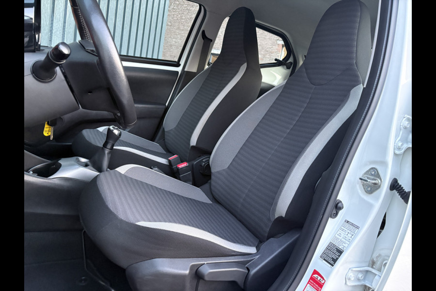 Toyota Aygo 1.0 VVT-i x-play | Camera | Prijs Rijklaar!!