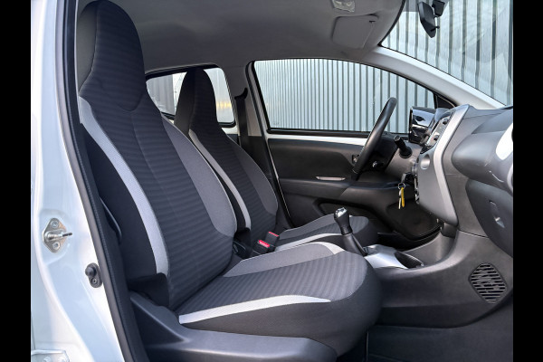 Toyota Aygo 1.0 VVT-i x-play | Camera | Prijs Rijklaar!!