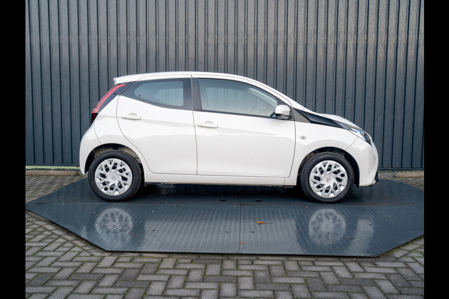 Toyota Aygo 1.0 VVT-i x-play | Camera | Prijs Rijklaar!!