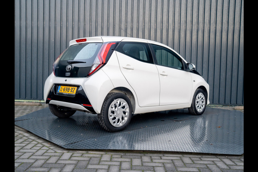 Toyota Aygo 1.0 VVT-i x-play | Camera | Prijs Rijklaar!!