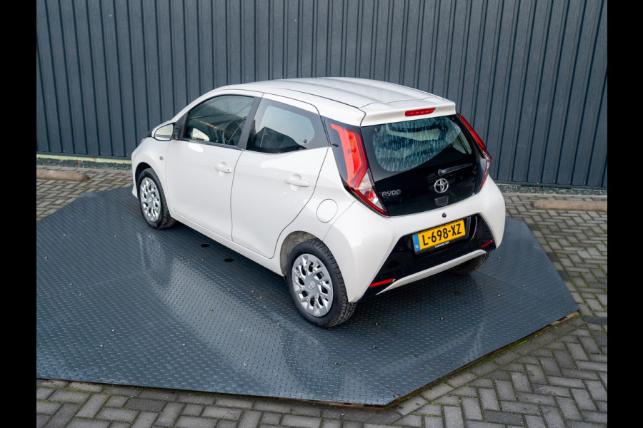 Toyota Aygo 1.0 VVT-i x-play | Camera | Prijs Rijklaar!!