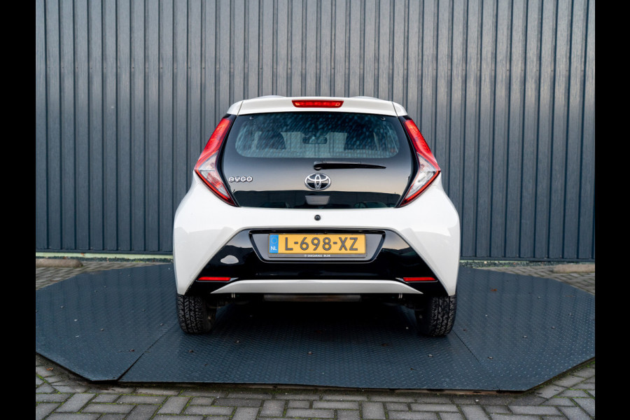 Toyota Aygo 1.0 VVT-i x-play | Camera | Prijs Rijklaar!!