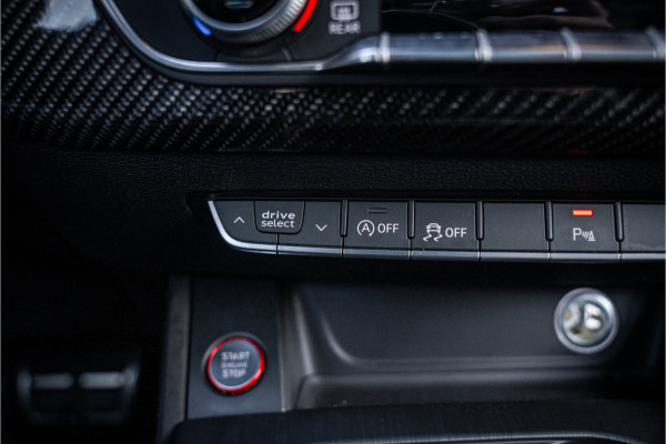 Audi RS4 Avant 2.9 TFSI quattro - Panorama | B&O | Carbon | Alcantara | Massage  | Memory