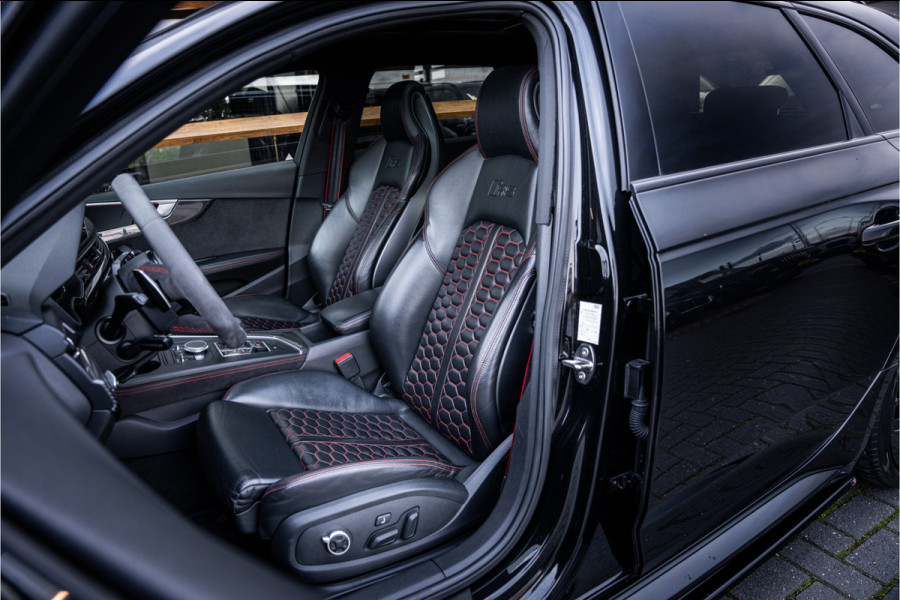 Audi RS4 Avant 2.9 TFSI quattro - Panorama | B&O | Carbon | Alcantara | Massage  | Memory