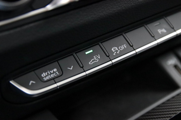 Audi Q5 50 TFSI e Quattro Competition Pro Line S S-Line 299pk Automaat! Kuipstoelen|Panoramadak|Virtual Cockpit|Camera|HUD|22inch