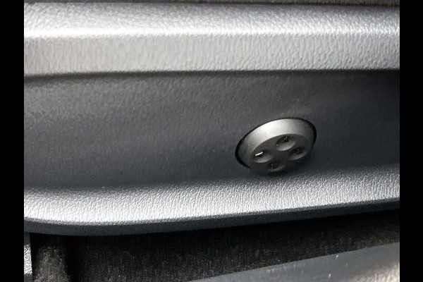 Mercedes-Benz A-Klasse 180 Solution Luxury (SFEERVERLICHTING, PANORAMADAK, ELEKT. STOELEN, ADAPTIVE CRUISE, CAMERA, 1e EIGENAAR)