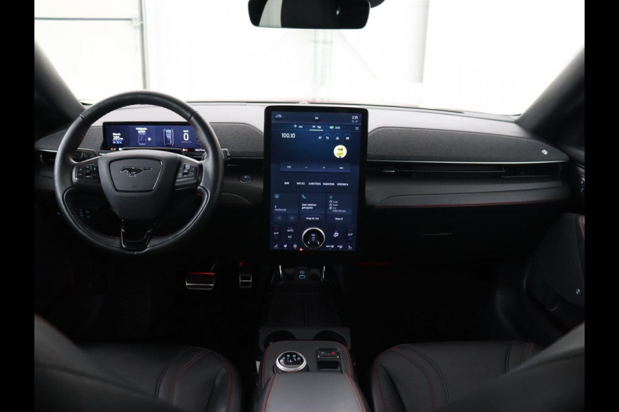 Ford Mustang Mach-E AWD 75 kWh | Panoramadak | 360 Camera | Leder | Stoelverwarming | Adaptive cruise | Carplay | Park Assist | Navigatie | Full LED | B&O Sound