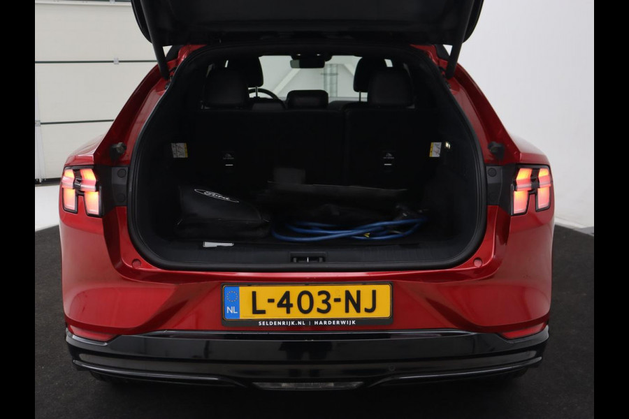 Ford Mustang Mach-E AWD 75 kWh | Panoramadak | 360 Camera | Leder | Stoelverwarming | Adaptive cruise | Carplay | Park Assist | Navigatie | Full LED | B&O Sound