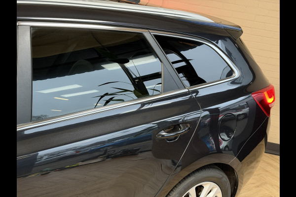 Kia cee'd Sportswagon 1.6 GDI AUT DynamicLine | Navi | Stoel & Stuur verwarming | Camera | PDC V+A | 16" | Keurig netjes onderhouden!