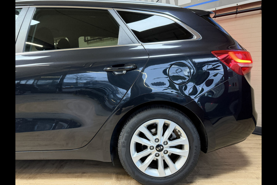 Kia cee'd Sportswagon 1.6 GDI AUT DynamicLine | Navi | Stoel & Stuur verwarming | Camera | PDC V+A | 16" | Keurig netjes onderhouden!