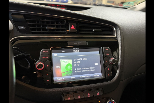 Kia cee'd Sportswagon 1.6 GDI AUT DynamicLine | Navi | Stoel & Stuur verwarming | Camera | PDC V+A | 16" | Keurig netjes onderhouden!