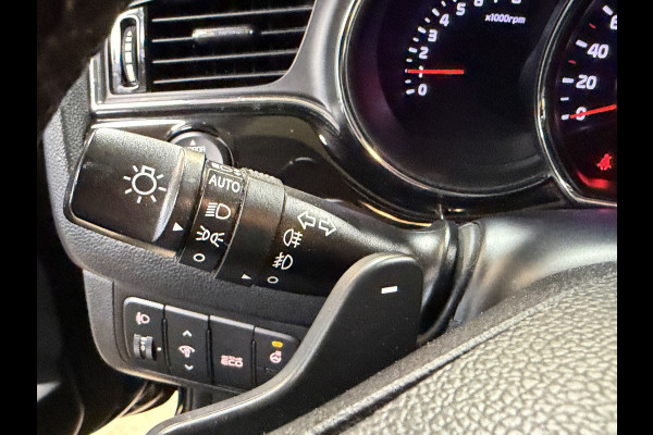 Kia cee'd Sportswagon 1.6 GDI AUT DynamicLine | Navi | Stoel & Stuur verwarming | Camera | PDC V+A | 16" | Keurig netjes onderhouden!