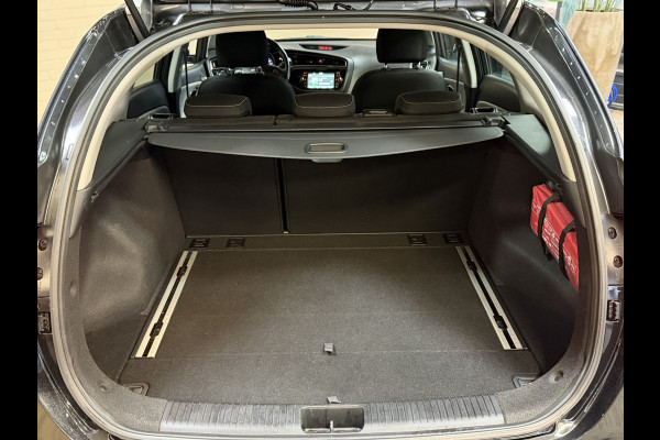 Kia cee'd Sportswagon 1.6 GDI AUT DynamicLine | Navi | Stoel & Stuur verwarming | Camera | PDC V+A | 16" | Keurig netjes onderhouden!