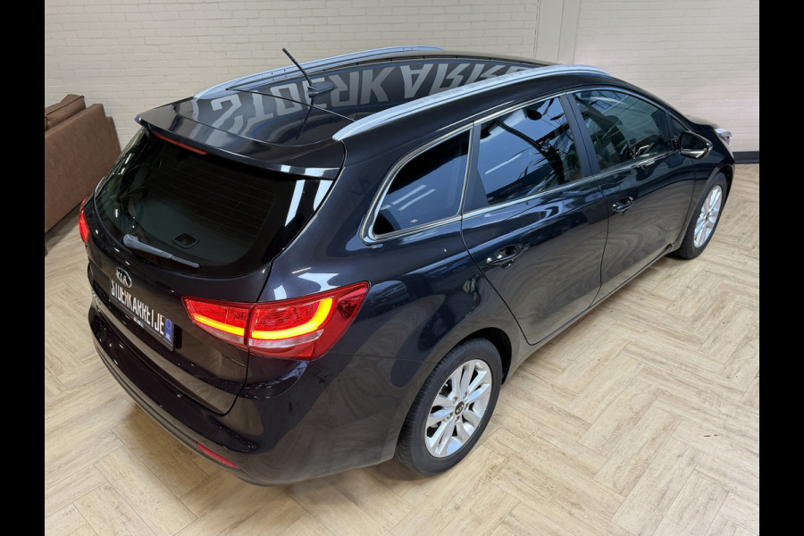 Kia cee'd Sportswagon 1.6 GDI AUT DynamicLine | Navi | Stoel & Stuur verwarming | Camera | PDC V+A | 16" | Keurig netjes onderhouden!