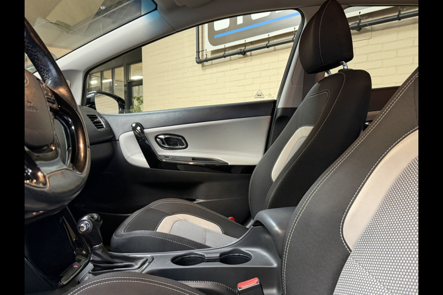 Kia cee'd Sportswagon 1.6 GDI AUT DynamicLine | Navi | Stoel & Stuur verwarming | Camera | PDC V+A | 16" | Keurig netjes onderhouden!