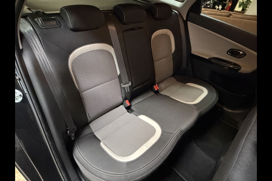 Kia cee'd Sportswagon 1.6 GDI AUT DynamicLine | Navi | Stoel & Stuur verwarming | Camera | PDC V+A | 16" | Keurig netjes onderhouden!