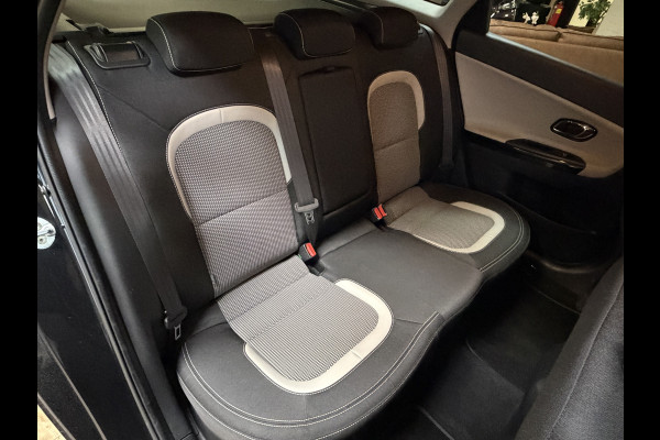 Kia cee'd Sportswagon 1.6 GDI AUT DynamicLine | Navi | Stoel & Stuur verwarming | Camera | PDC V+A | 16" | Keurig netjes onderhouden!