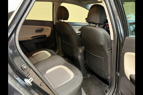 Kia cee'd Sportswagon 1.6 GDI AUT DynamicLine | Navi | Stoel & Stuur verwarming | Camera | PDC V+A | 16" | Keurig netjes onderhouden!