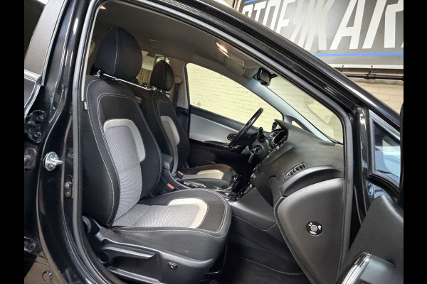 Kia cee'd Sportswagon 1.6 GDI AUT DynamicLine | Navi | Stoel & Stuur verwarming | Camera | PDC V+A | 16" | Keurig netjes onderhouden!