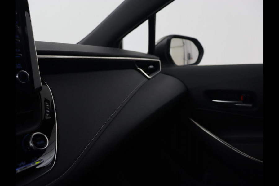 Toyota Corolla 1.8 Hybrid Business Plus | Stoelverwarming | Carplay | Adaptive cruise | Camera | Full LED | Climate control | Keyless | Digital Cockpit | Bluetooth