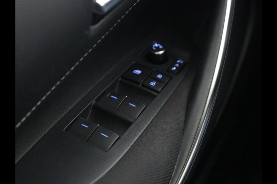 Toyota Corolla 1.8 Hybrid Business Plus | Stoelverwarming | Carplay | Adaptive cruise | Camera | Full LED | Climate control | Keyless | Digital Cockpit | Bluetooth