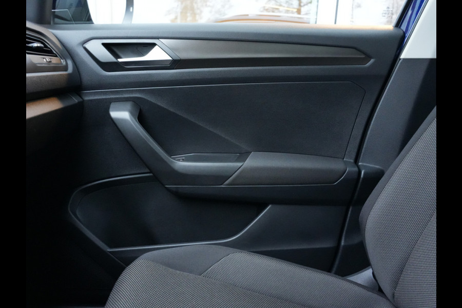 Volkswagen T-Roc 1.5 TSI Style Business | Panodak | Navigatie | Climate Control | Android/Apple Carplay