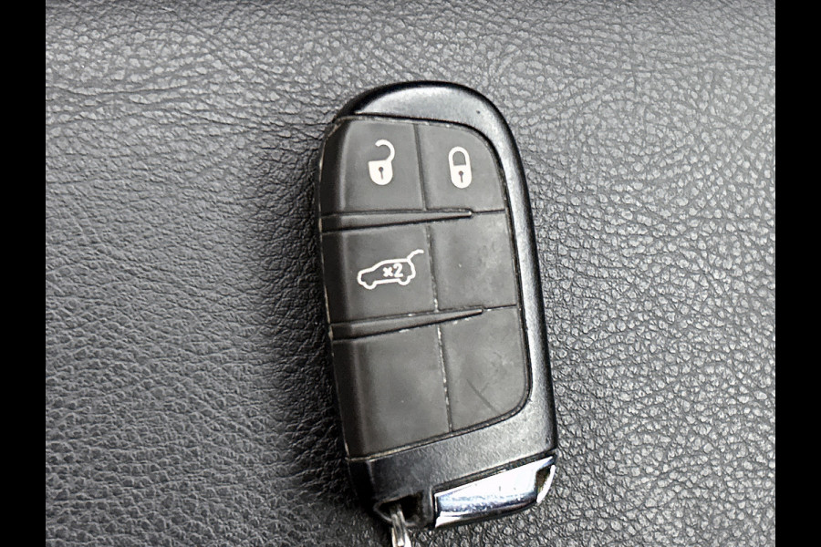 Jeep Compass 4xe 190PK Plug-in Hybrid Limited Edition / Leder / Pdc+Camera / Airco-ecc./ Stuur-Stoelverwarming / Winter-Pack / Apk 10-2027