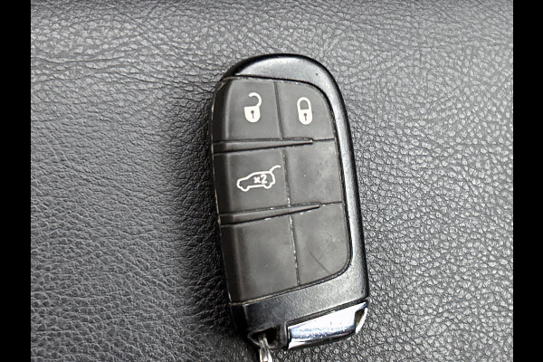 Jeep Compass 4xe 190PK Plug-in Hybrid Limited Edition / Leder / Pdc+Camera / Airco-ecc./ Stuur-Stoelverwarming / Winter-Pack / Apk 10-2027