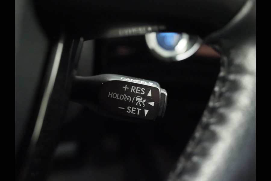 Toyota Prius 1.8 VVT-I Hybrid Lounge | Head Up | Camera | Keyless | JBL | Adaptive Cruise | BLIS | Carplay