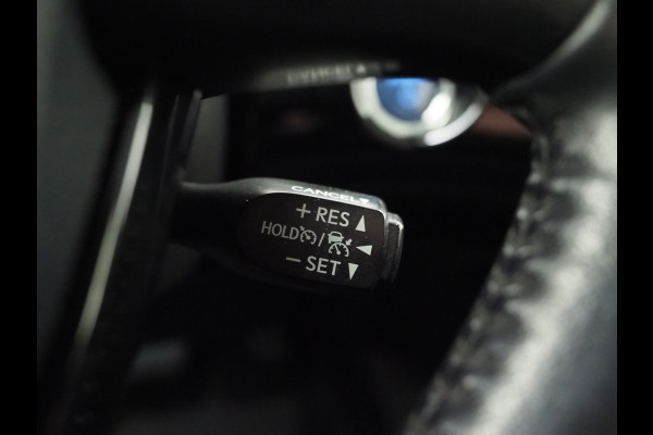 Toyota Prius 1.8 VVT-I Hybrid Lounge | Head Up | Camera | Keyless | JBL | Adaptive Cruise | BLIS | Carplay