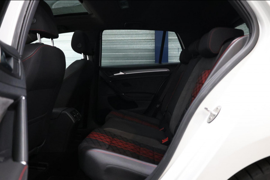 Volkswagen Golf 2.0 TSI GTI TCR 290+PK AKRAPOVIC/VIRTUAL/PANO/ALCANTARA+S.VERWARMING/LMV 19'/LINE/ACC/ECC/12 MND GARANTIE!