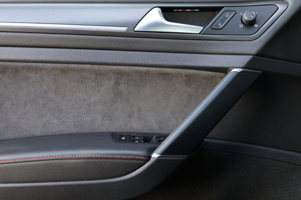 Volkswagen Golf 2.0 TSI GTI TCR 290+PK AKRAPOVIC/VIRTUAL/PANO/ALCANTARA+S.VERWARMING/LMV 19'/LINE/ACC/ECC/12 MND GARANTIE!