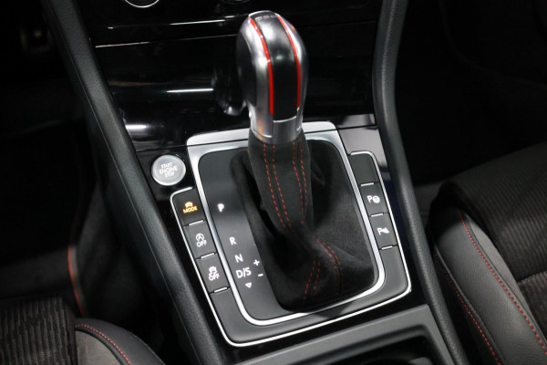 Volkswagen Golf 2.0 TSI GTI TCR 290+PK AKRAPOVIC/VIRTUAL/PANO/ALCANTARA+S.VERWARMING/LMV 19'/LINE/ACC/ECC/12 MND GARANTIE!